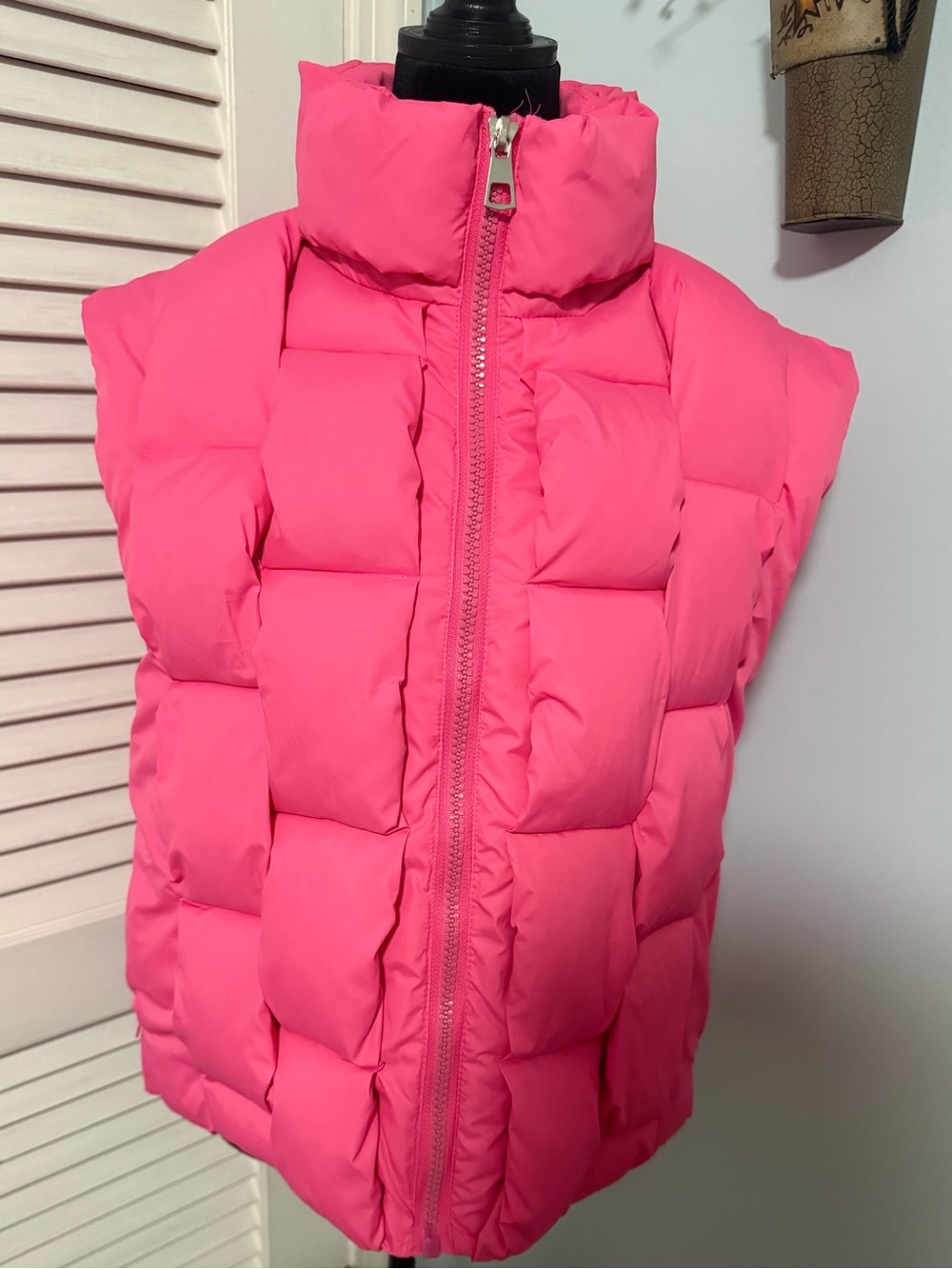 Women’s Pink Puffer Vest in a beautiful Pink Color! NWT